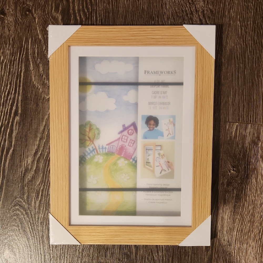 Frameworks Kids ART Display Frame - Brand NEW Magnectic Closure